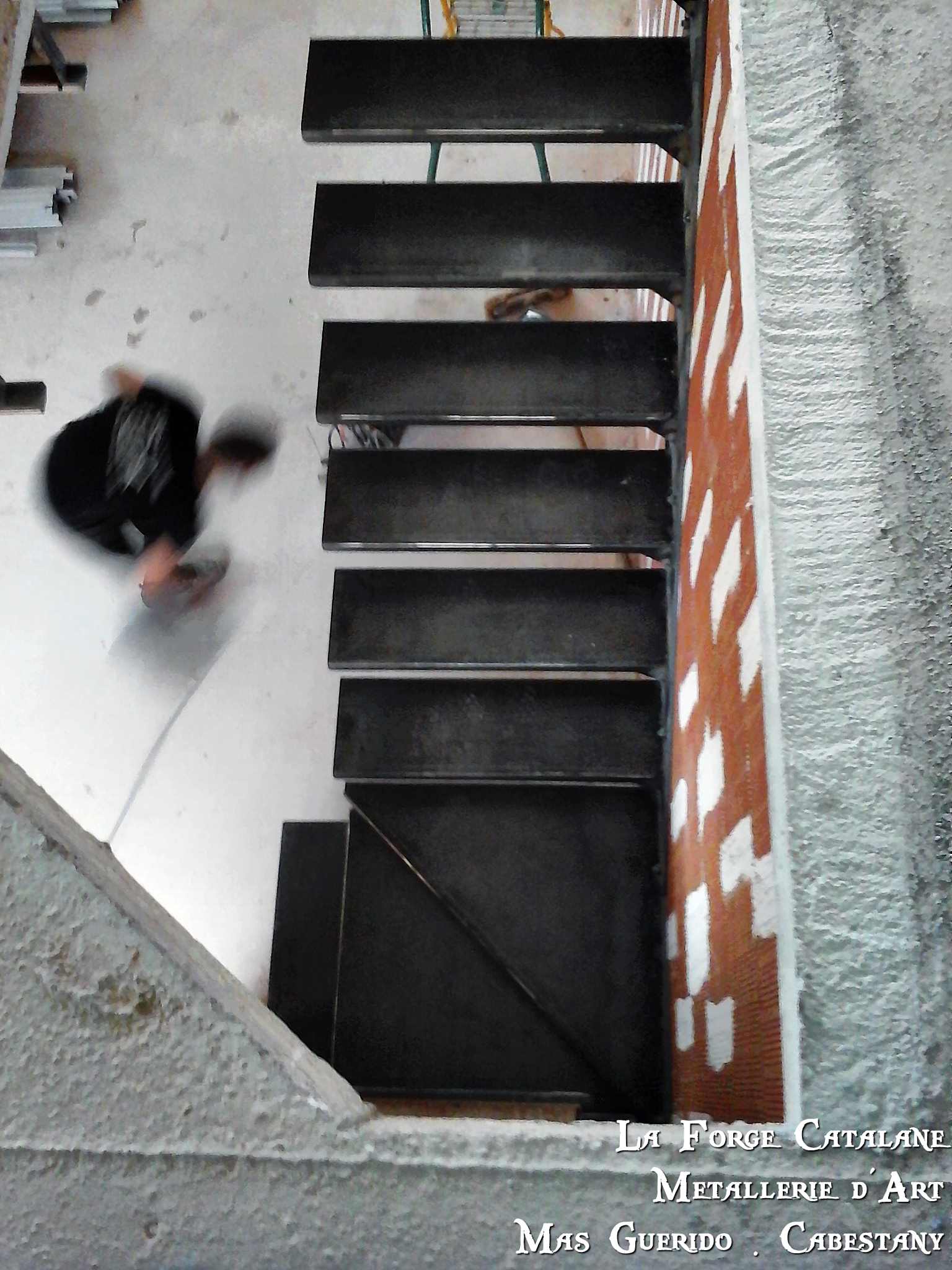 escalier marches suspendues quart tournant forge catalane (17).jpg